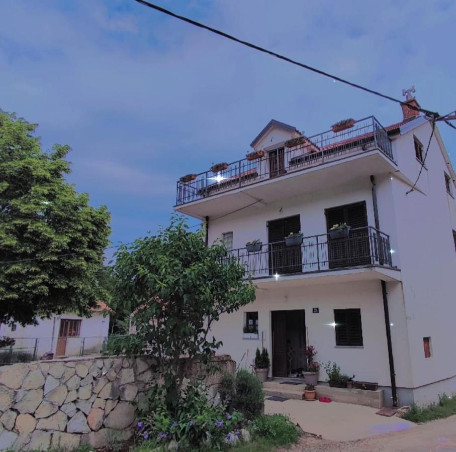 Bed and Breakfast Mare Vrlika Esterno foto