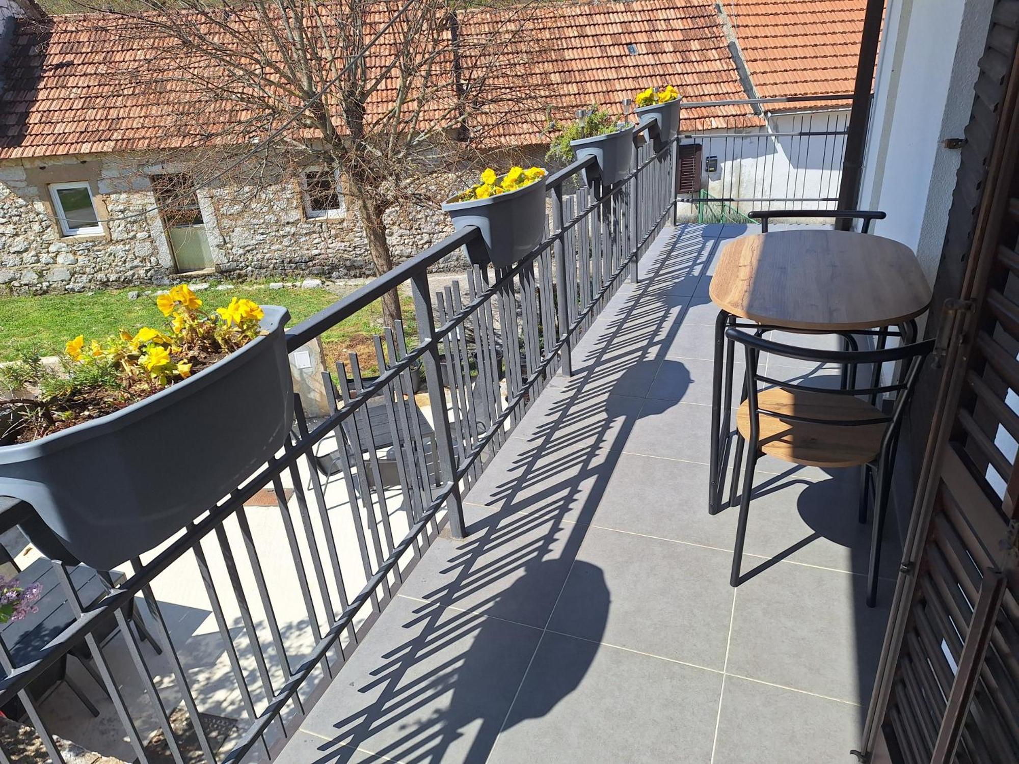Bed and Breakfast Mare Vrlika Esterno foto